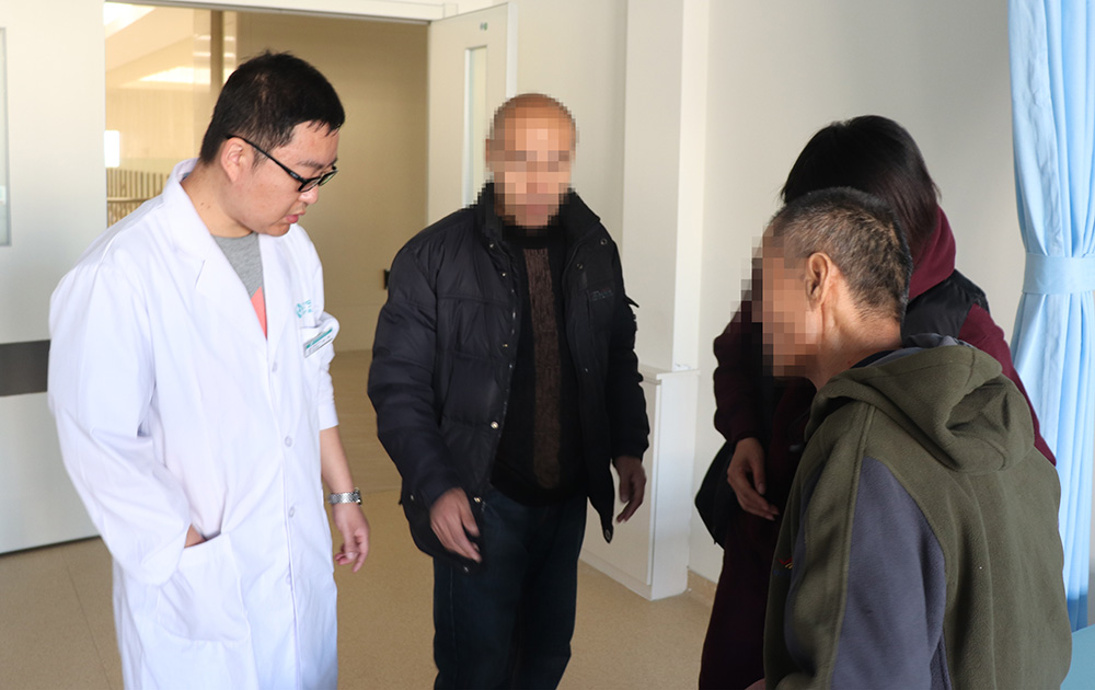 康復治療70天，偏癱患者步行出院！(圖1)