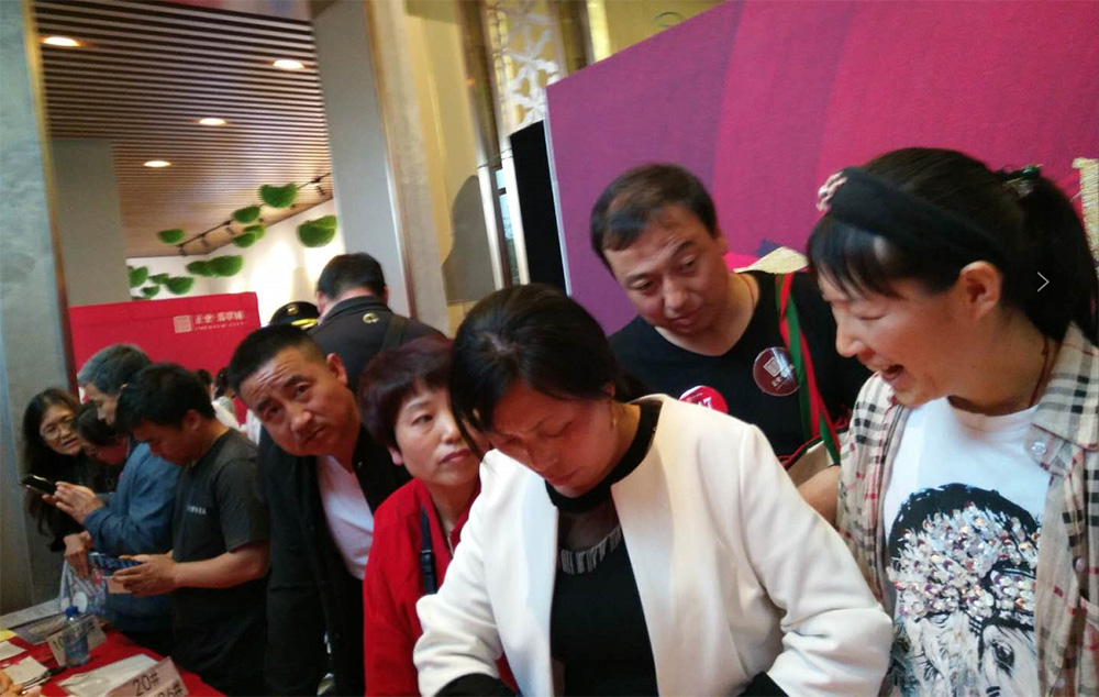 正業(yè)翡翠城首次開盤熱銷2.8億，火爆場(chǎng)面震驚葫蘆島樓市(圖4)