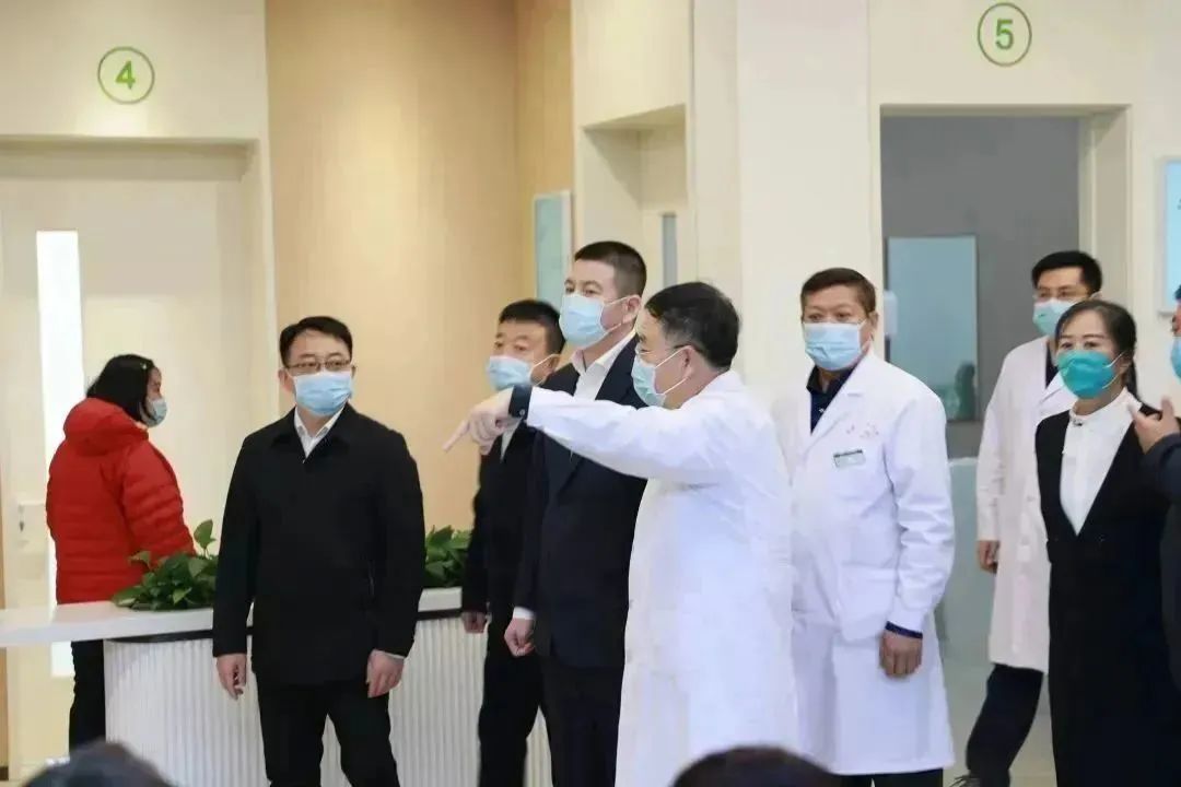 龍港區(qū)人大、區(qū)政府領(lǐng)導(dǎo)一行視察調(diào)研龍港國際醫(yī)療健康產(chǎn)業(yè)園(圖5)