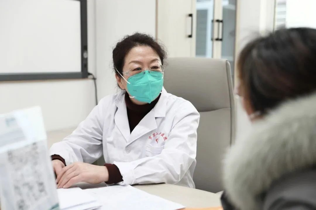 患者如潮，就診場面火爆！市二院著名專家診區(qū)百余位專家陸續(xù)來院出診(圖5)