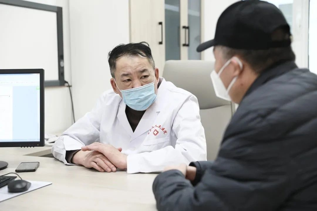 患者如潮，就診場面火爆！市二院著名專家診區(qū)百余位專家陸續(xù)來院出診(圖4)