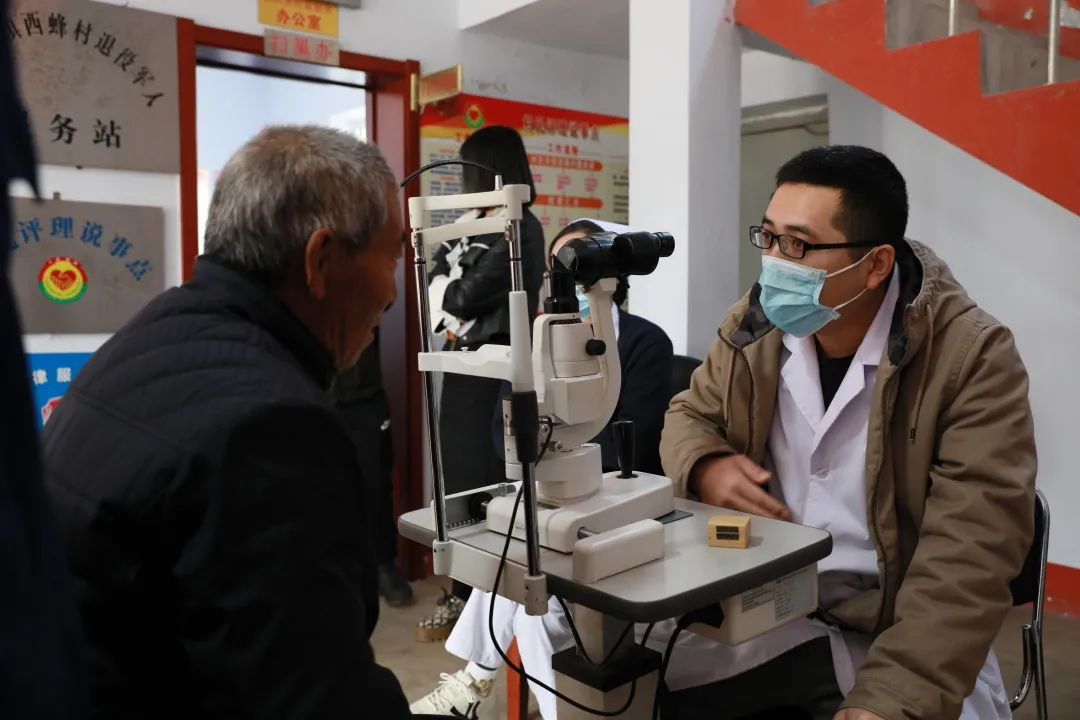 踐行黨的二十大精神，市二院黨員開展大型公益出診！(圖6)